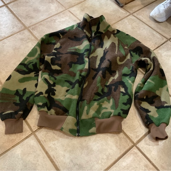 Cabela’s Camouflage Bomber style jacket coat, zip front, Sz M Ladies - Picture 5 of 6